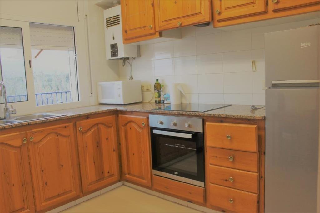 Llança Apartament Amb Terrassa I Parking מראה חיצוני תמונה