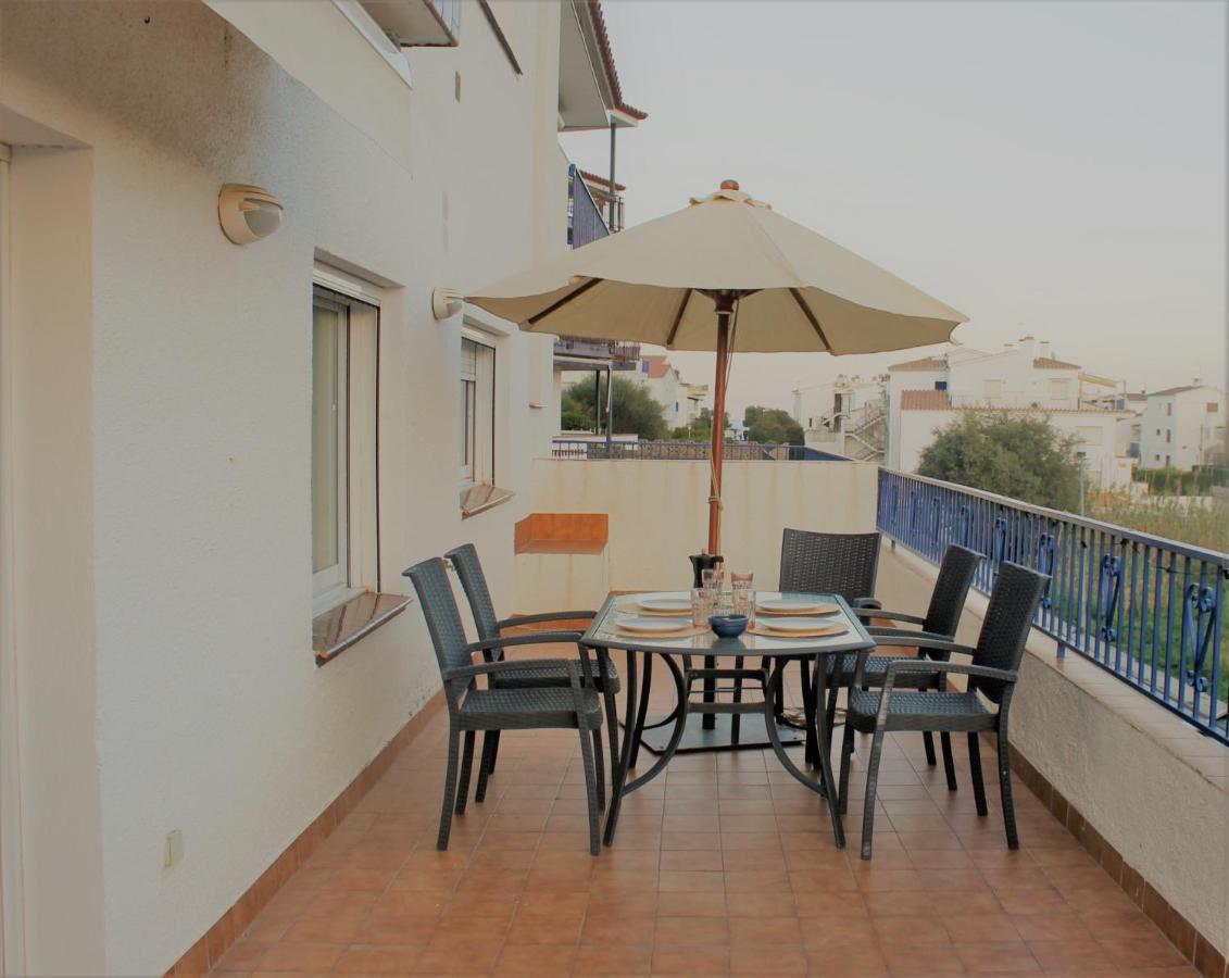 Llança Apartament Amb Terrassa I Parking מראה חיצוני תמונה